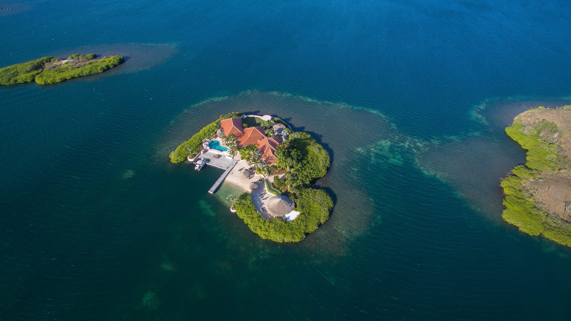 Aerial view of Isla Kiniw