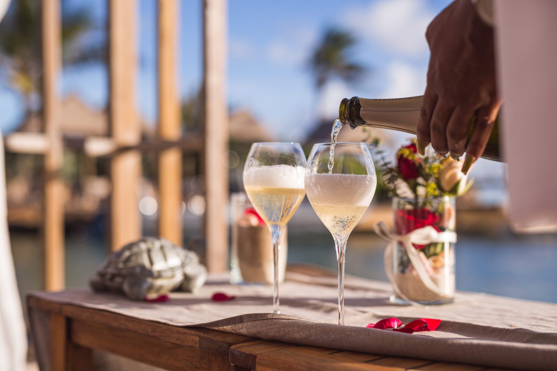 pouring champaign